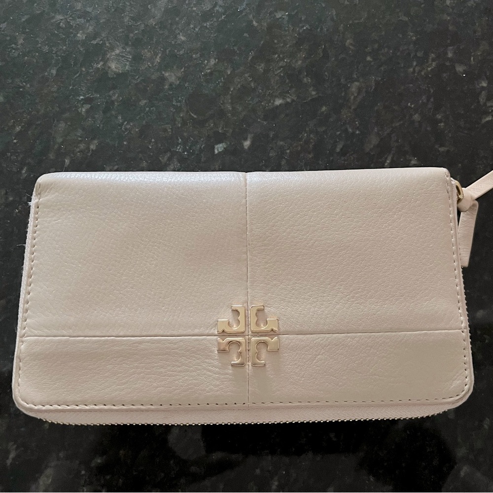 Tory Burch Cream Leather Zip Wallet with Gold Logo
